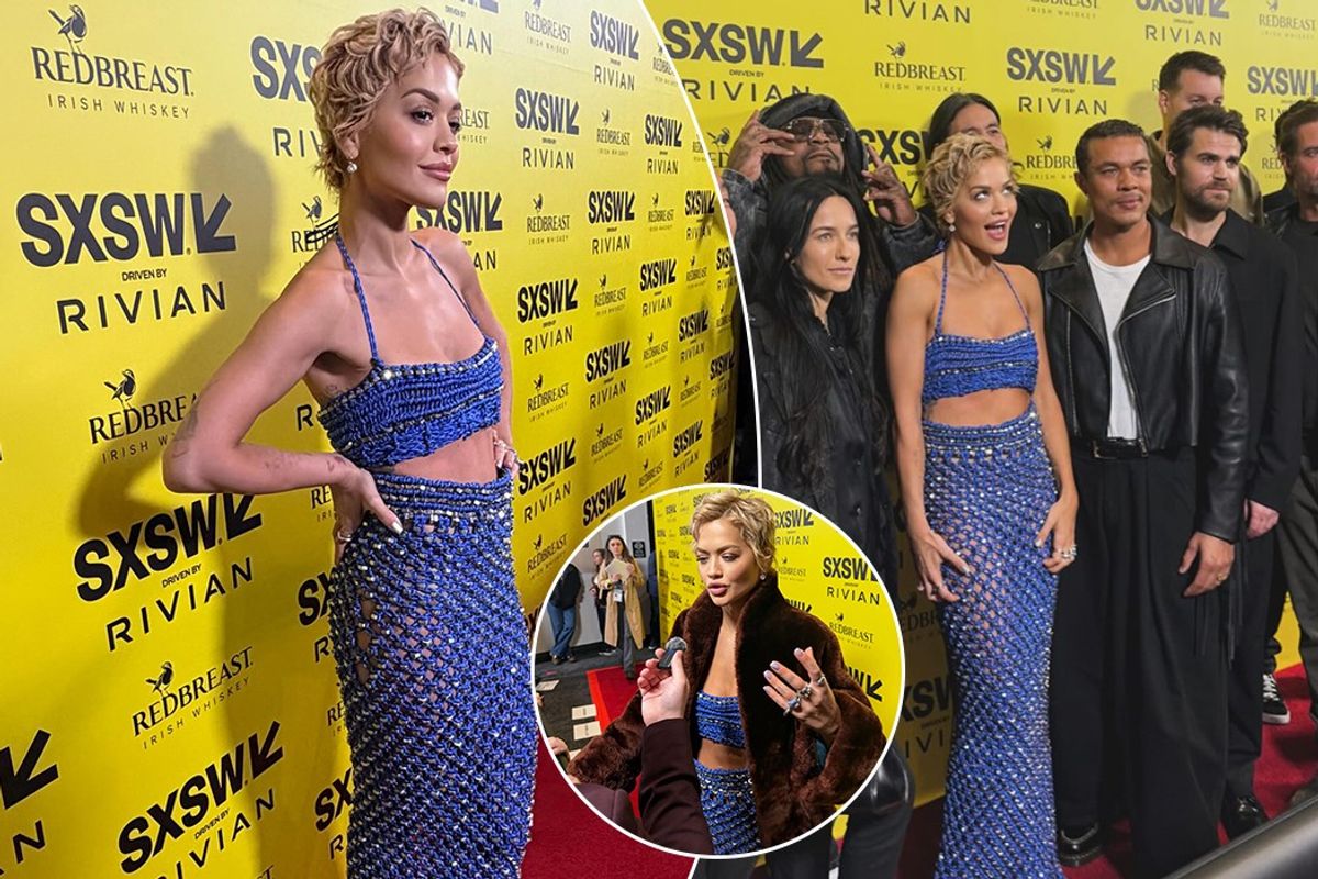 Rita Ora tregon barkun e tonifikuar në një fustan të kaltër të prerë në mes, ndërsa shkëlqen në premierën e filmit të ri "He Bled Neon" Rita Ora tregon barkun e tonifikuar në një fustan të kaltër të prerë në mes, ndërsa shkëlqen në premierën e filmit të ri