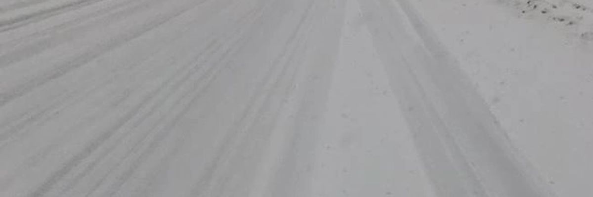 Bora bllokon rrugën Kullë-Rozhajë, ndalohet qarkullimi Bora bllokon rrugën Kullë-Rozhajë, ndalohet qarkullimi