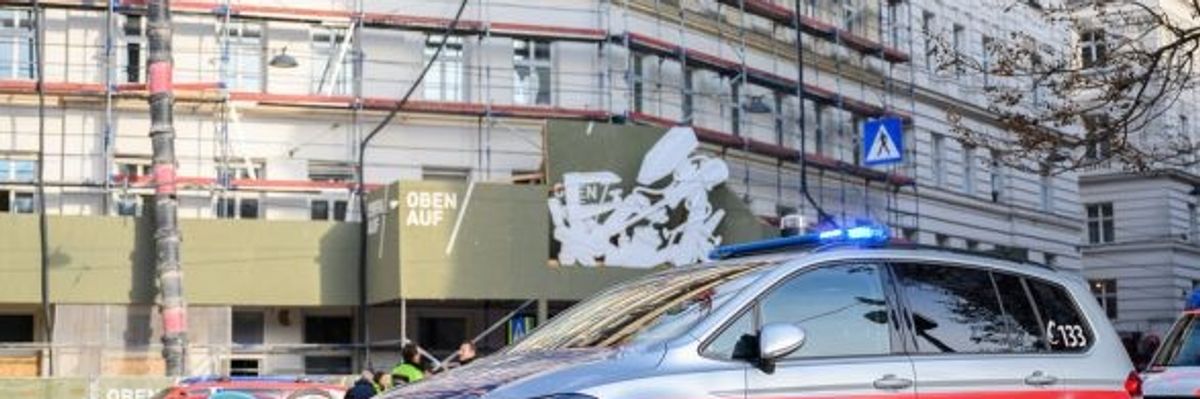 Osmani ngushëllon familjet e tre kosovarëve që vdiqën në Austri Osmani ngushëllon familjet e tre kosovarëve që vdiqën në Austri