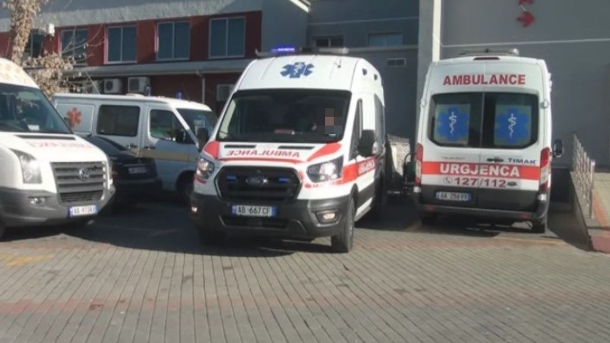 Dyshohet se nuk mori trajtimin e duhur, humb jetën 63-vjeçarja - procedohen dy mjeke në Urgjencën e Elbasanit Dyshohet se nuk mori trajtimin e duhur, humb jetën 63-vjeçarja - procedohen dy mjeke në Urgjencën e Elbasanit