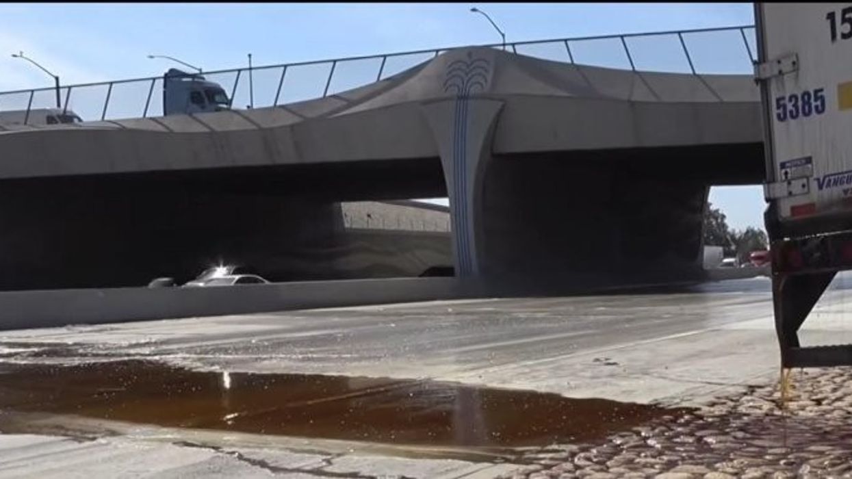 Derdhja e shurupit mbyll autostradën e Kalifornisë për gati 9 orë Derdhja e shurupit mbyll autostradën e Kalifornisë për gati 9 orë