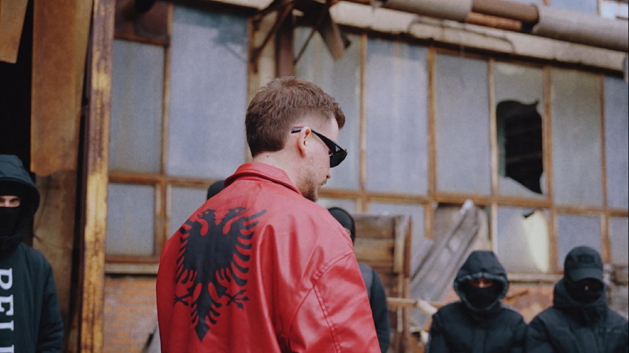 Me xhupin e famshëm të Drake në klip, reperi i ri Halidi sjell këngën e re "Insomnia"