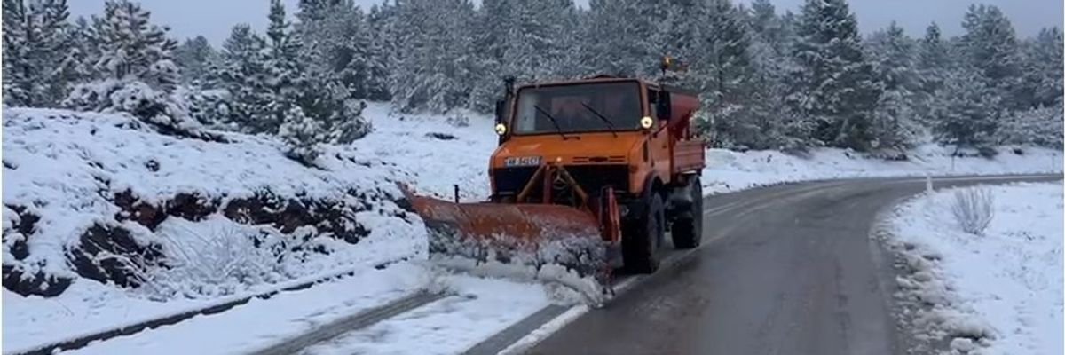 Reshje bore në zonat malore të Korçës, trashësia arrin deri në 20cm në disa akse Reshje bore në zonat malore të Korçës, trashësia arrin deri në 20cm në disa akse