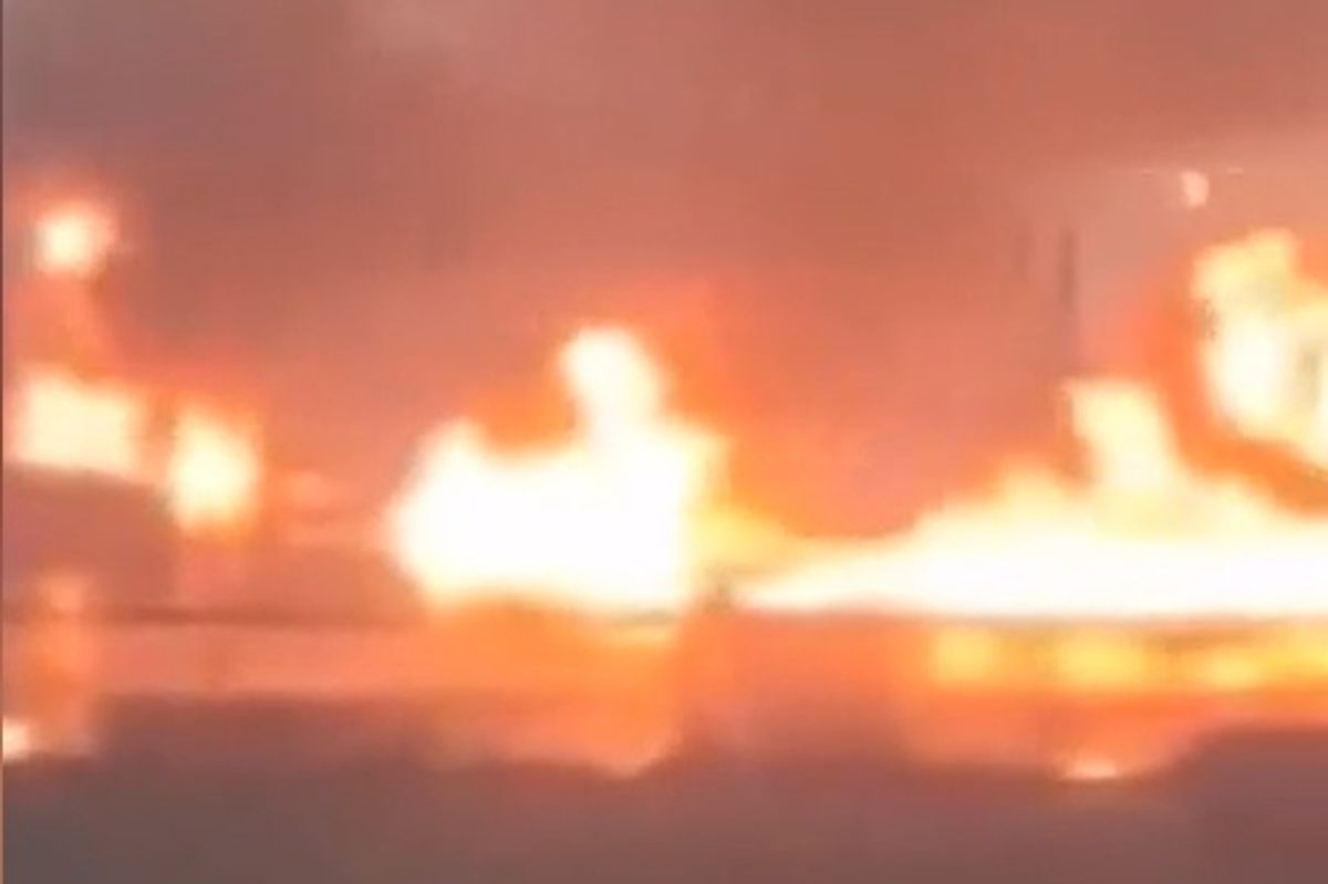 Irani goditi rafinerinë më të rëndësishme të naftës saudite në Detin e Kuq Irani goditi rafinerinë më të rëndësishme të naftës saudite në Detin e Kuq