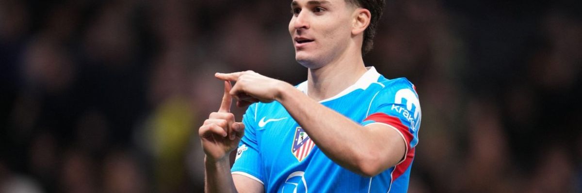 Julian Alvarez vëzhgohet nga dy klube të mëdha përpara transferimit të çmendur të verës Julian Alvarez vëzhgohet nga dy klube të mëdha përpara transferimit të çmendur të verës