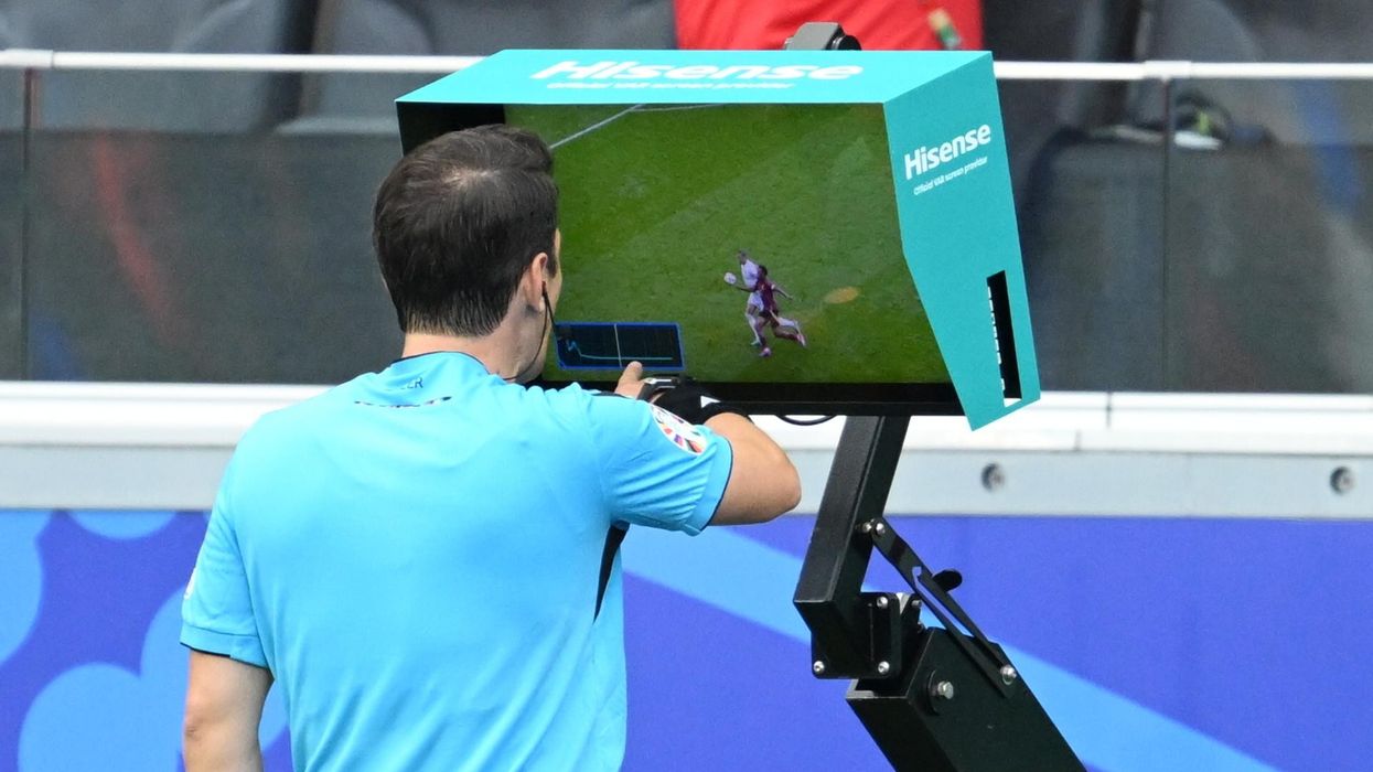 UEFA thërret ligat kryesore për diskutim, kërkon më pak ndërhyrje të VAR-it UEFA thërret ligat kryesore për diskutim, kërkon më pak ndërhyrje të VAR-it