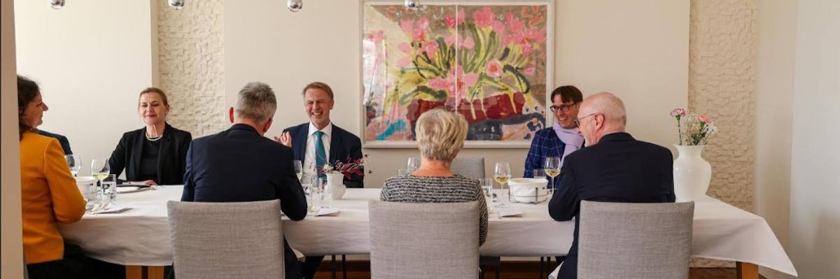 Gërvalla vlerëson rolin e ambasadorit Orav në marrëdhëniet Kosovë-BE Gërvalla vlerëson rolin e ambasadorit Orav në marrëdhëniet Kosovë-BE