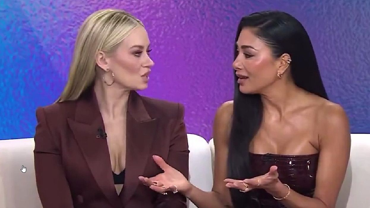 Nicole Scherzinger belbëzoi dhe mbeti pa fjalë kur u pyet për grindjen e saj me ish-anëtarët e Pussycat Dolls Nicole Scherzinger belbëzoi dhe mbeti pa fjalë kur u pyet për grindjen e saj me ish-anëtarët e Pussycat Dolls