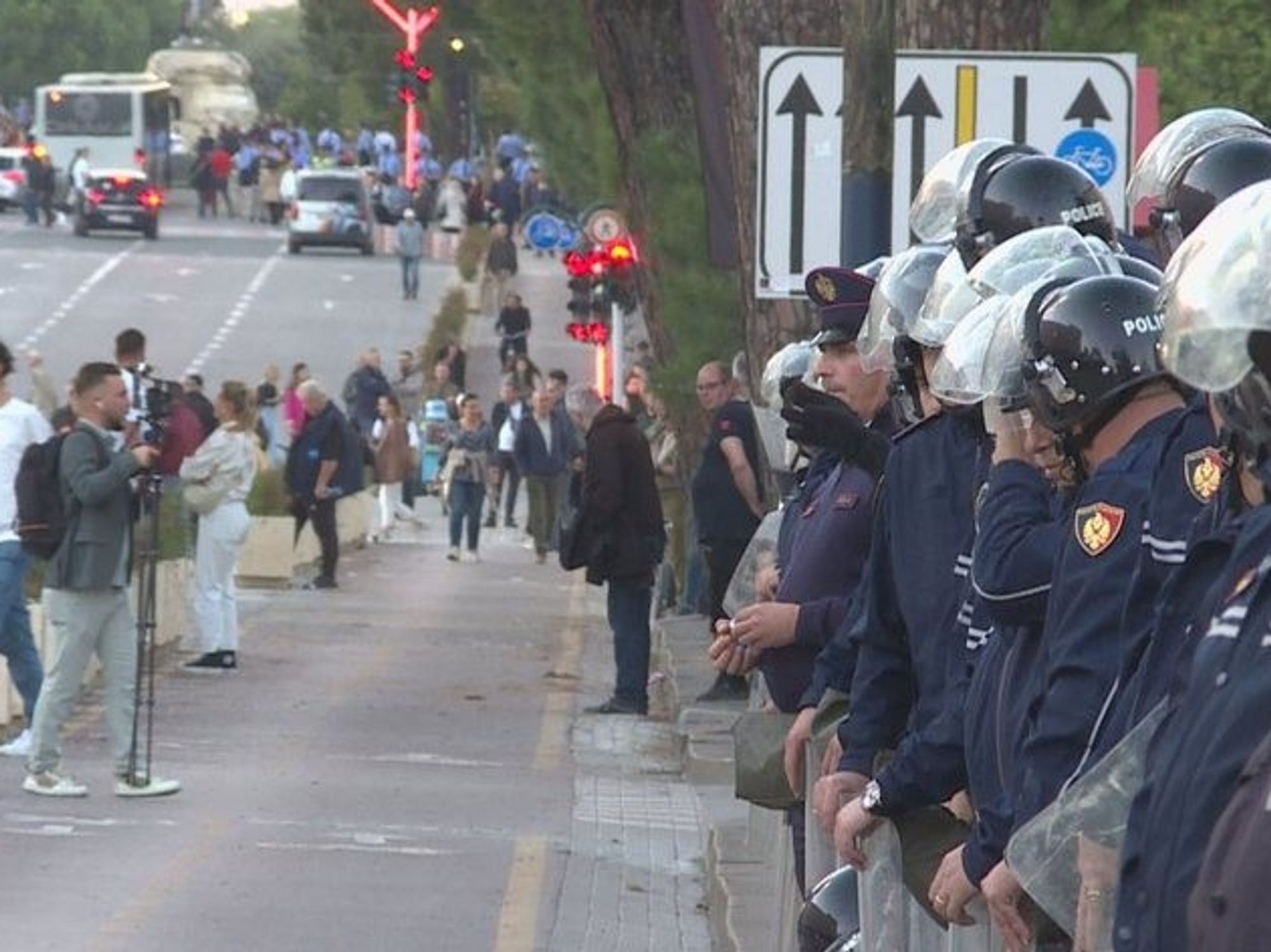 Mbi 1400 forca policore të angazhuar për protestën e opozitës shqiptare Mbi 1400 forca policore të angazhuar për protestën e opozitës shqiptare