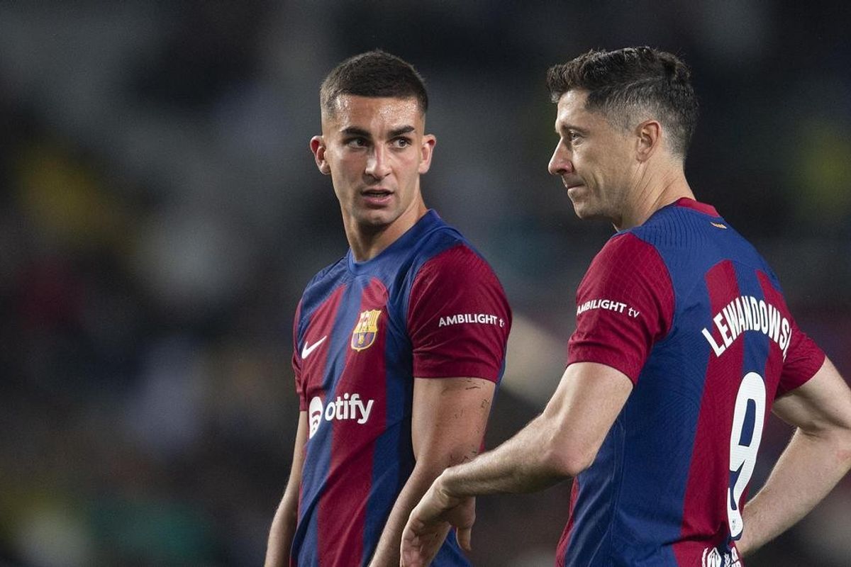 Njëri qëndron, tjetri shitet: Barcelona merr vendim për Ferran Torresin dhe Lewandowskin Njëri qëndron, tjetri shitet: Barcelona merr vendim për Ferran Torresin dhe Lewandowskin