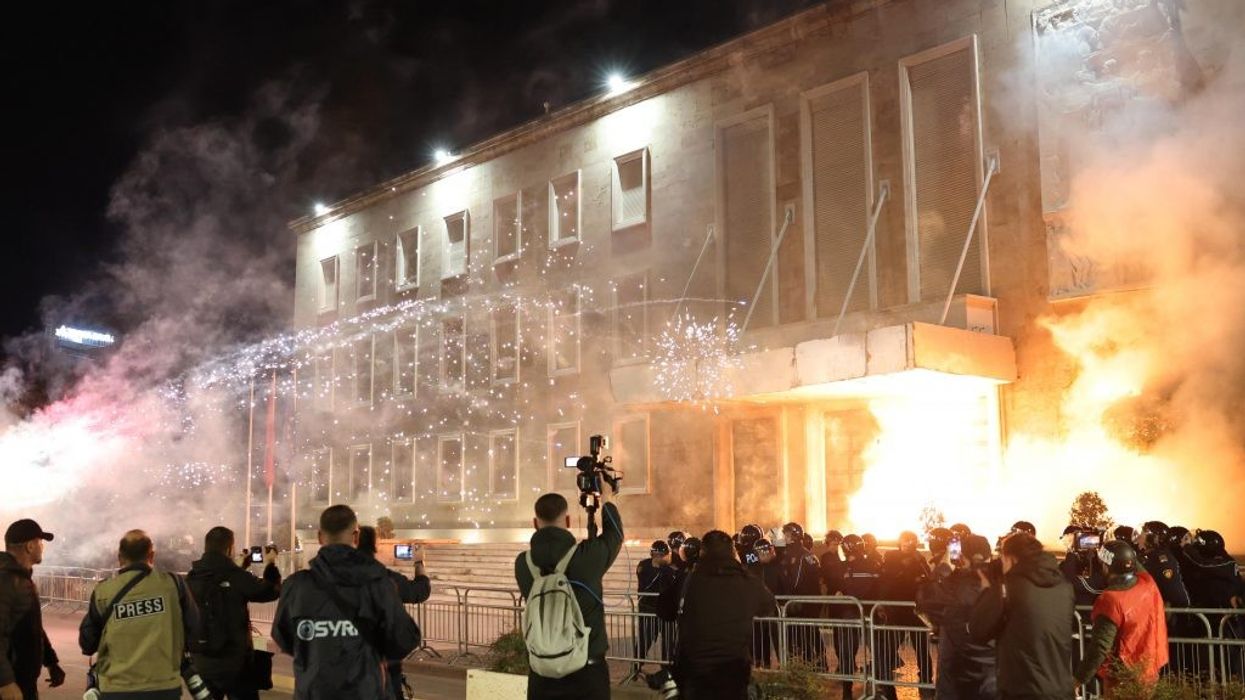 Balla: Protestat e dhunshme nuk kanë vend në demokraci Balla: Protestat e dhunshme nuk kanë vend në demokraci