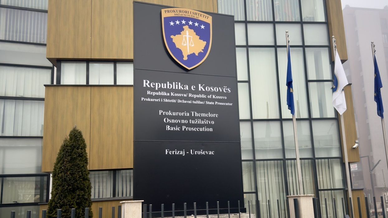 Ndalohet i dyshuari që kanosi dëshmitarin bashkëpunues në çështjen penale “Brezovica” Ndalohet i dyshuari që kanosi dëshmitarin bashkëpunues në çështjen penale “Brezovica”