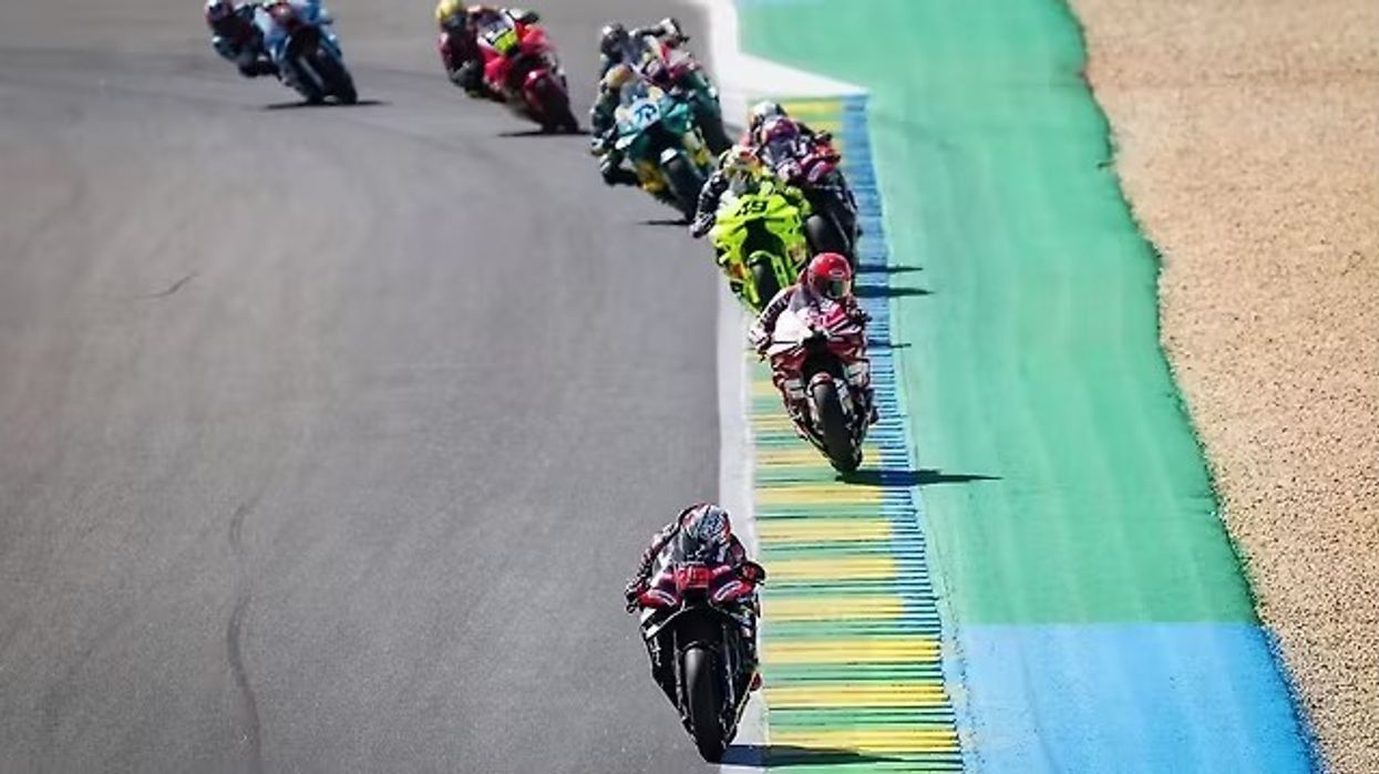 Aprilia dominon dy pozitat e para në Brazilian MotoGp Aprilia dominon dy pozitat e para në Brazilian MotoGp