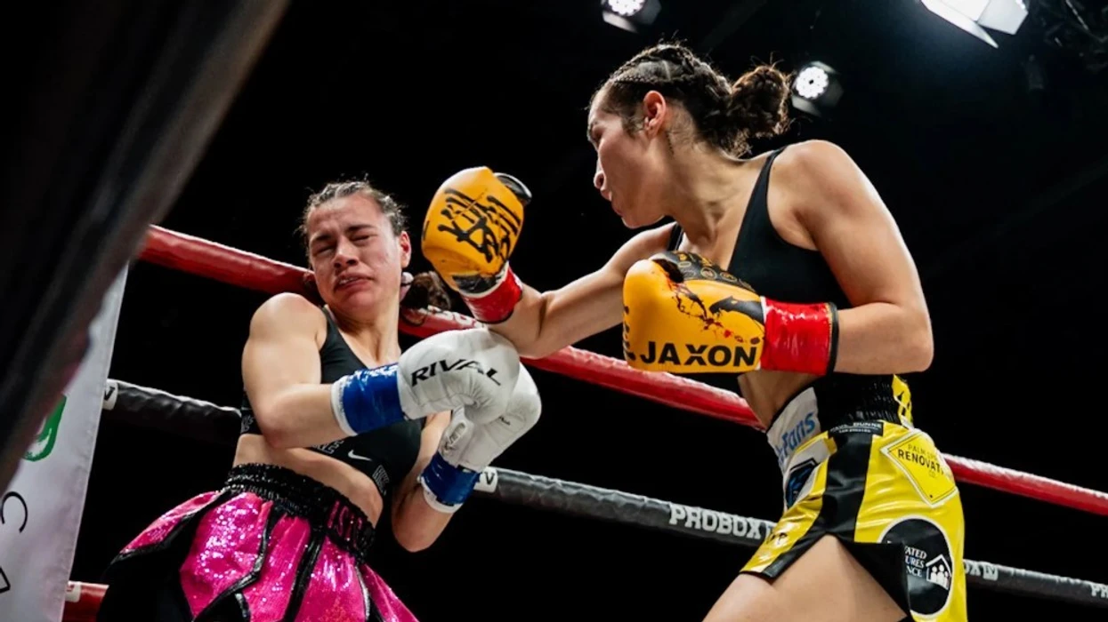 Boksierja përfundon në koma të induktuar pas një nokauti të tmerrshëm