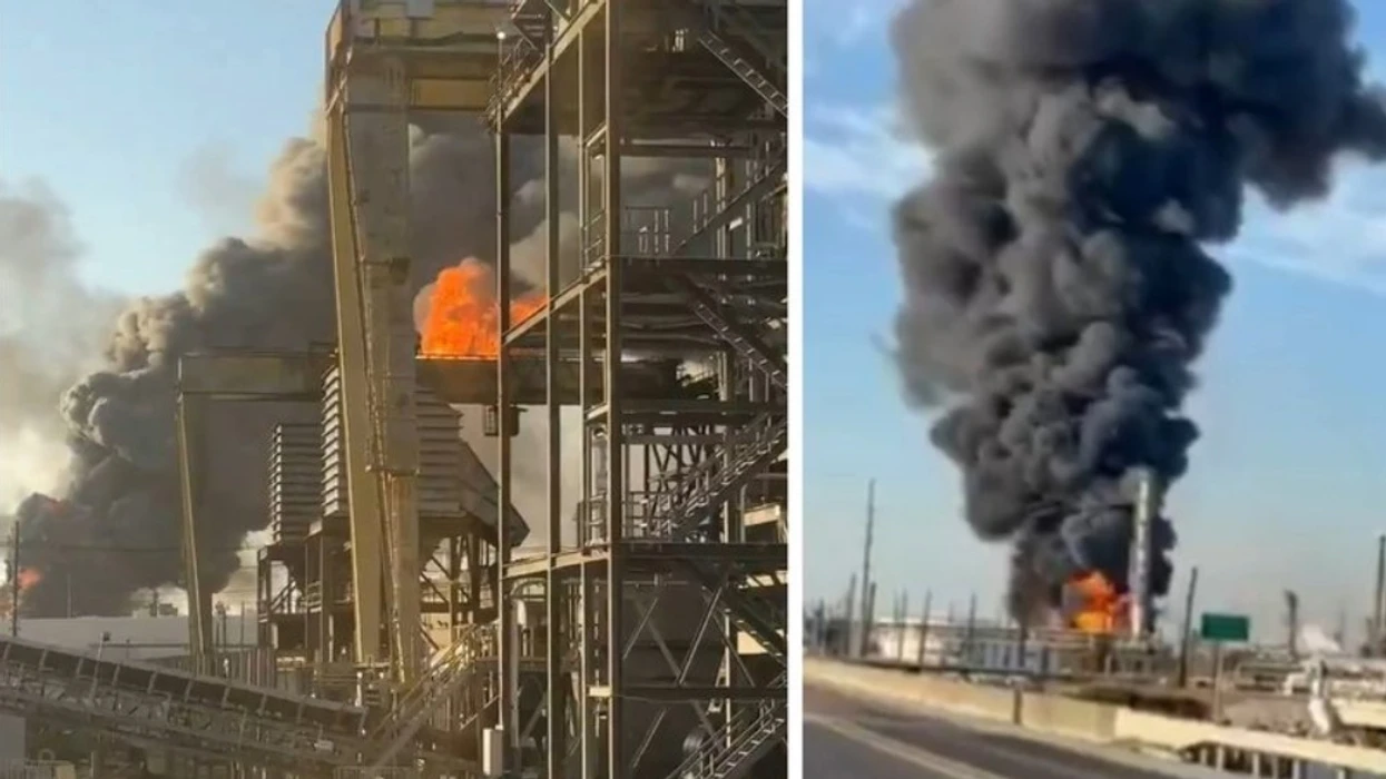 Shpërthim në një rafineri të Teksasit, flakë të mëdha dhe një re e dendur tymi u panë mbi të