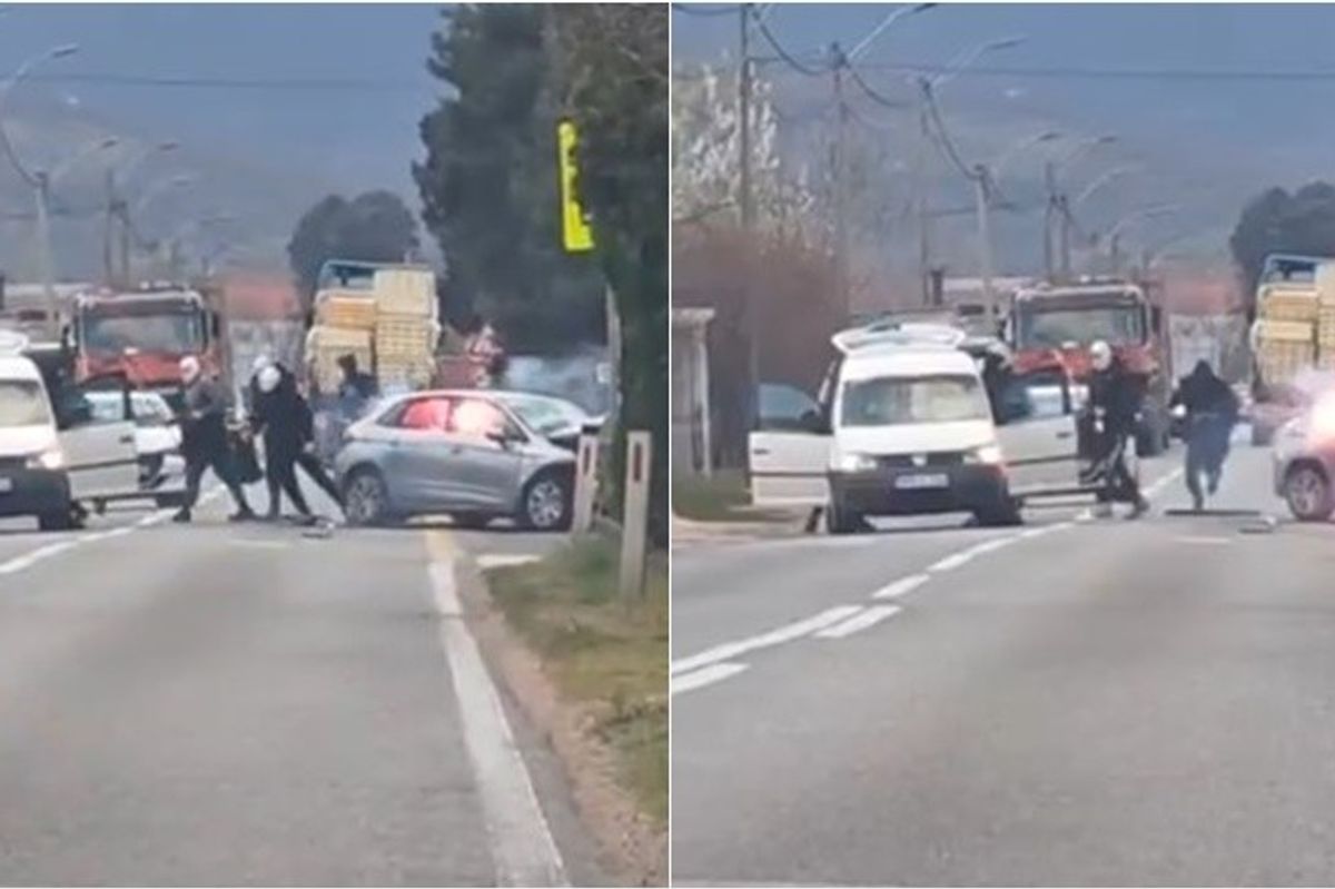 Terror në një rrugë në hyrje të Mostarit - sulmues të maskuar sulmojnë shoferin, pastaj dëmtojnë makinën e tij dhe ia vënë zjarrin Terror në një rrugë në hyrje të Mostarit - sulmues të maskuar sulmojnë shoferin, pastaj dëmtojnë makinën e tij dhe ia vënë zjarrin