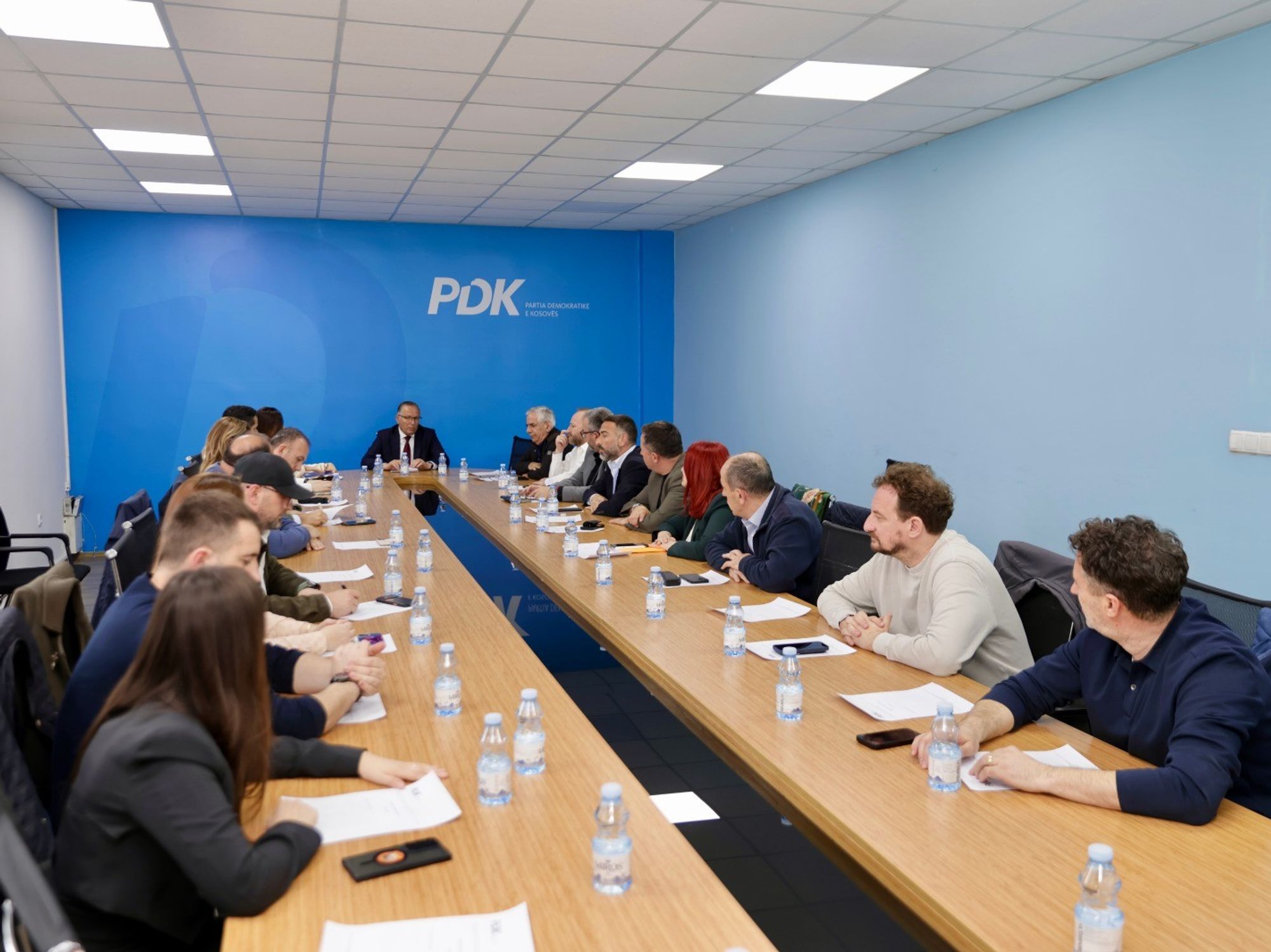 PDK mban mbledhjen e kryesisë: Kosova në krizë, zgjedhjet e reja janë zgjidhja PDK mban mbledhjen e kryesisë: Kosova në krizë, zgjedhjet e reja janë zgjidhja