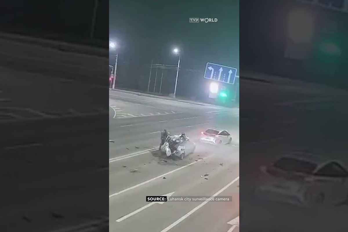 Po prisnin në semaforë, motoçiklisti vjen me 210 kilometra në orë prapa veturave dhe përplaset direkt në njërën prej tyre – humb jetën burri nga Rusia Po prisnin në semaforë, motoçiklisti vjen me 210 kilometra në orë prapa veturave dhe përplaset direkt në njërën prej tyre – humb jetën burri nga Rusia