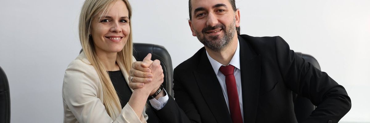 Vildane Latifi emërohet drejtoreshë e Administratës në Fushë Kosovë Vildane Latifi emërohet drejtoreshë e Administratës në Fushë Kosovë