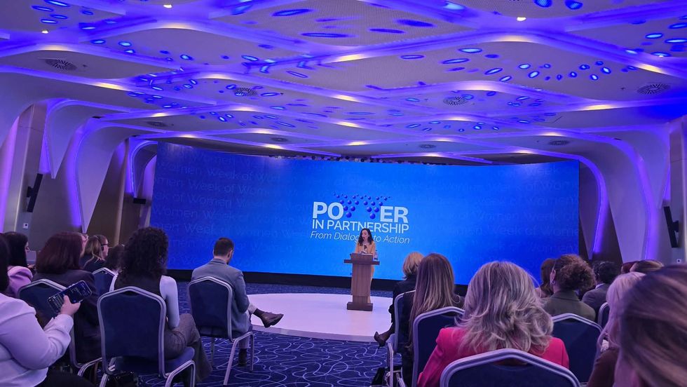 Osmani për fushatën kundër saj: Kur propaganda mund ta kthej këdo në tradhtar brenda natës, demokracia është në rrezik