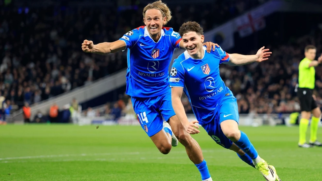 Barcelona identifikon top sulmuesin si alternativë të Julian Alvarez