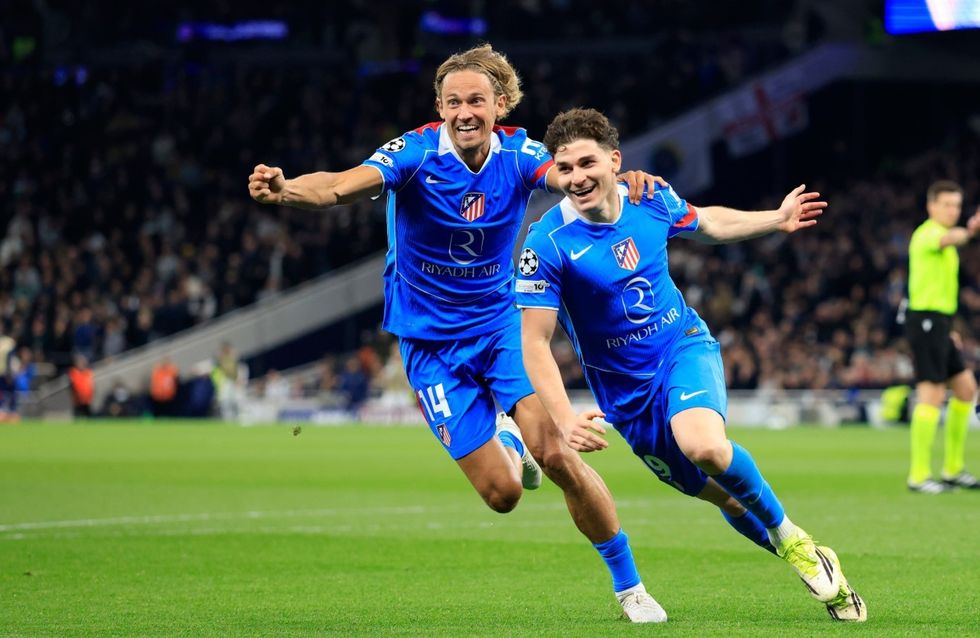 Barcelona identifikon top sulmuesin si alternativë të Julian Alvarez