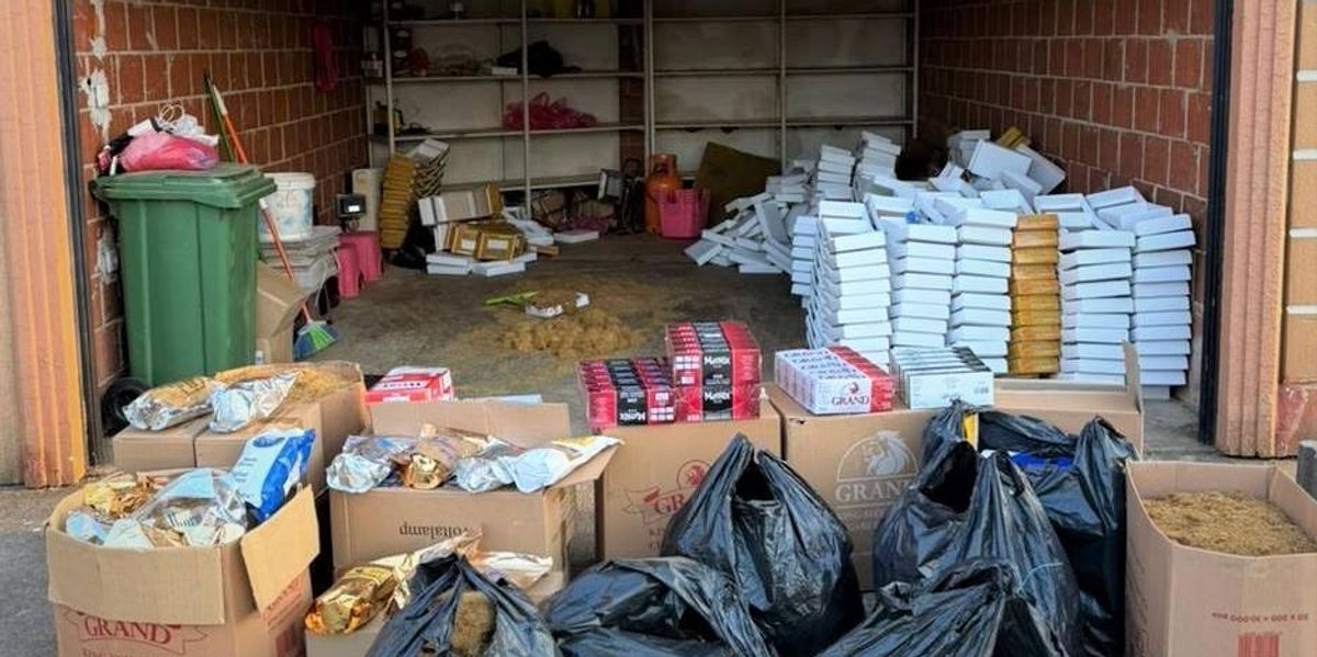 Sekuestrohen 27 mijë filtra dhe 91 kilogramë duhan në një aksion në Prishtinë Sekuestrohen 27 mijë filtra dhe 91 kilogramë duhan në një aksion në Prishtinë