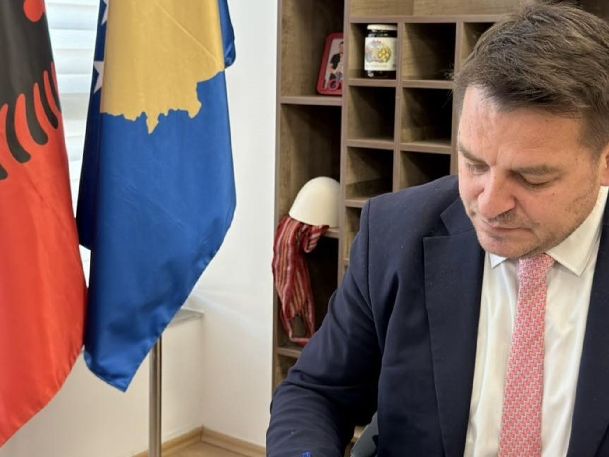 Ministria e Bujqësisë synon kursime prej 1 milion eurosh në vit nga heqja e qirave Ministria e Bujqësisë synon kursime prej 1 milion eurosh në vit nga heqja e qirave