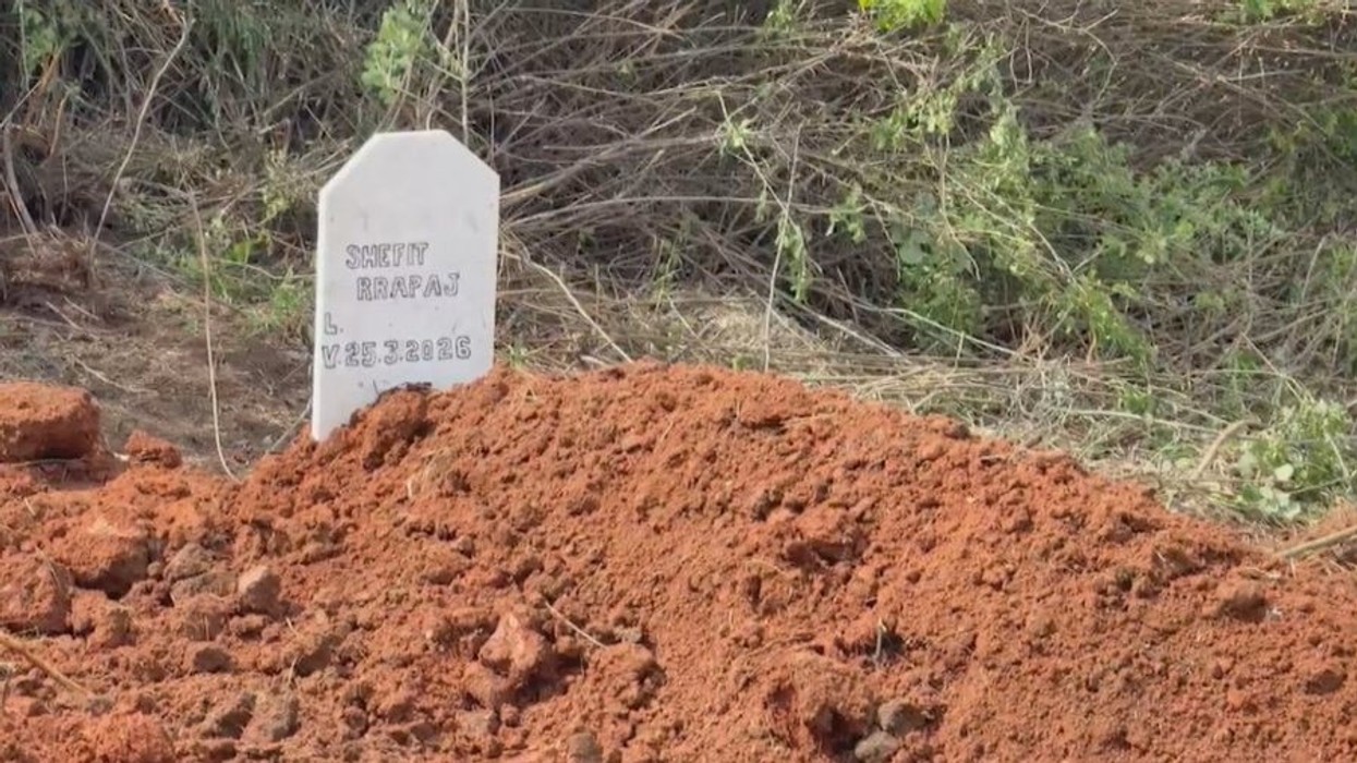 Ua vrau nënën e më pas veten, fëmijët refuzojnë varrimin e babait në Fier