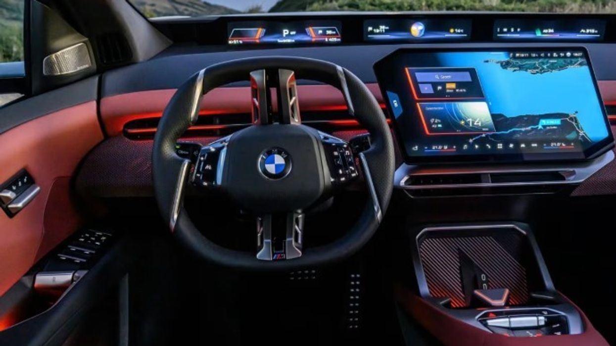 BMW shpjegon pse vendosi për timonin e pazakontë në modelet i3 dhe iX3 BMW shpjegon pse vendosi për timonin e pazakontë në modelet i3 dhe iX3