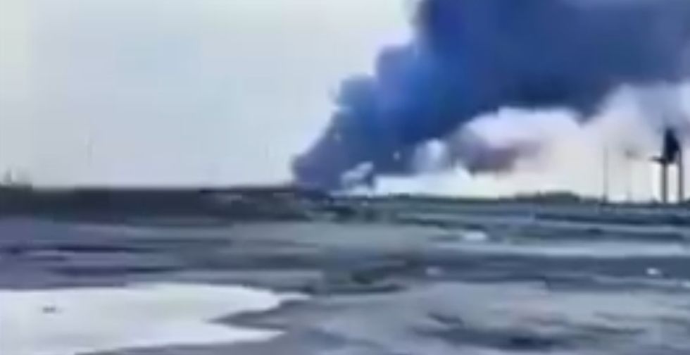 Zjarre masive në portin e Kuvajtit pas sulmit iranian me dronë dhe raketa