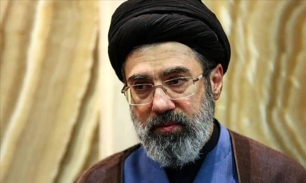 Zyrtari iranian: Mojtaba Khamenei është mirë dhe po udhëheq vendin