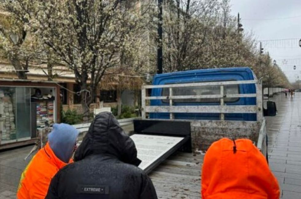 Pas reagimeve të shumta për të dhëna të pasakta, hiqet nga sheshi  ekspozita “Masakrat në Kosovë 1998-1999”