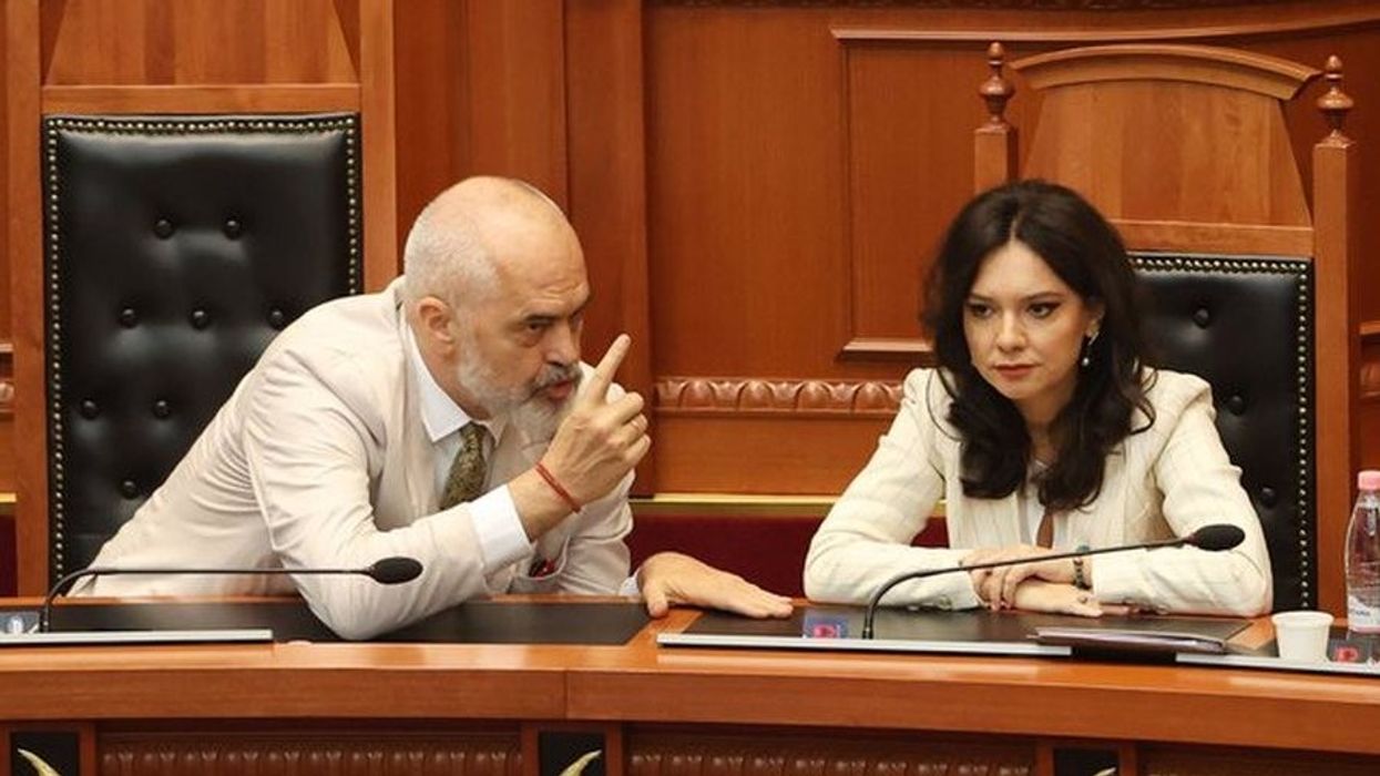 “Mos më provoko se do të nxjerr jashtë”, tensione mes Ramës e Spiropalit në mbledhjen me dyer të mbyllura “Mos më provoko se do të nxjerr jashtë”, tensione mes Ramës e Spiropalit në mbledhjen me dyer të mbyllura