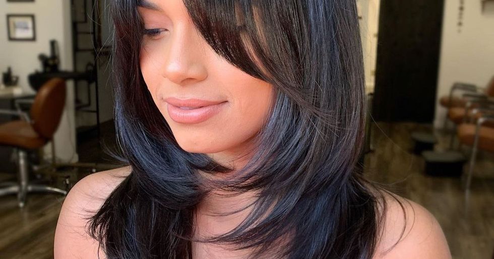 Pa i zgjatur fare: Kjo frizurë krijon iluzionin e flokëve të gjatë dhe të dendur