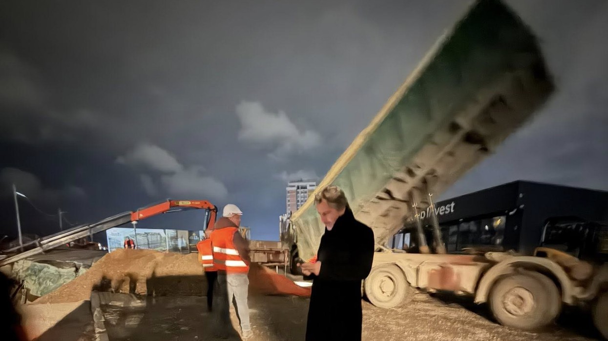 Nis mbushja e gropës në rrugën “Malush Kosova” pas rrëshqitjes së dheut