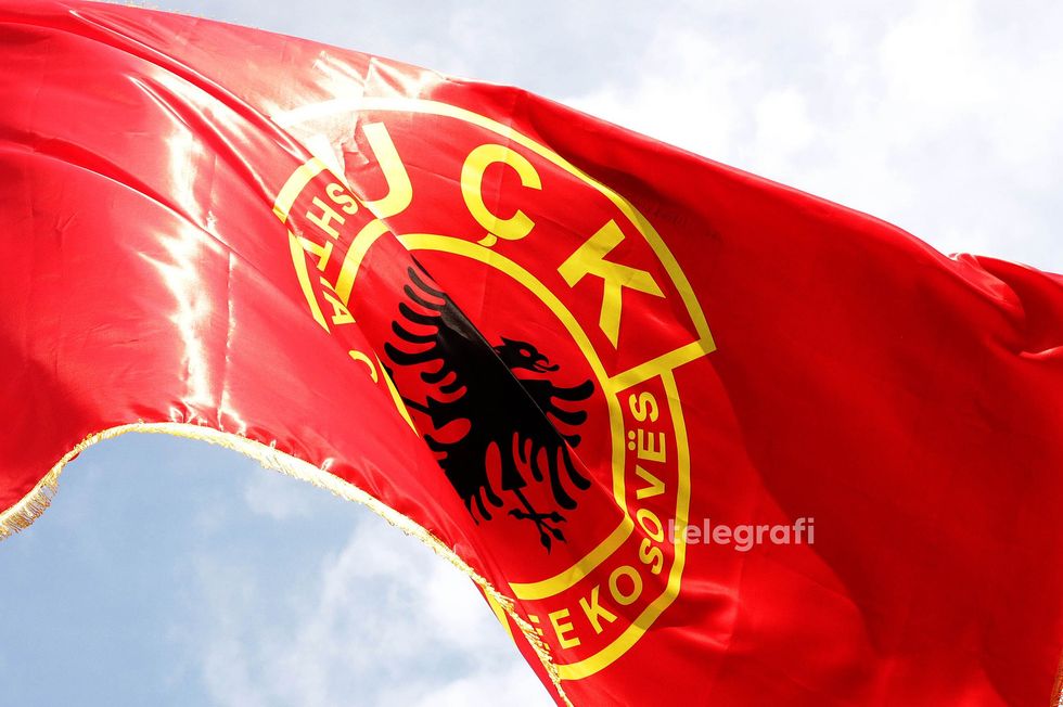 Protestë para Kuvendit kundër ekspozitës për luftën, veteranët e UÇK-së e quajnë fyese dhe të pasaktë