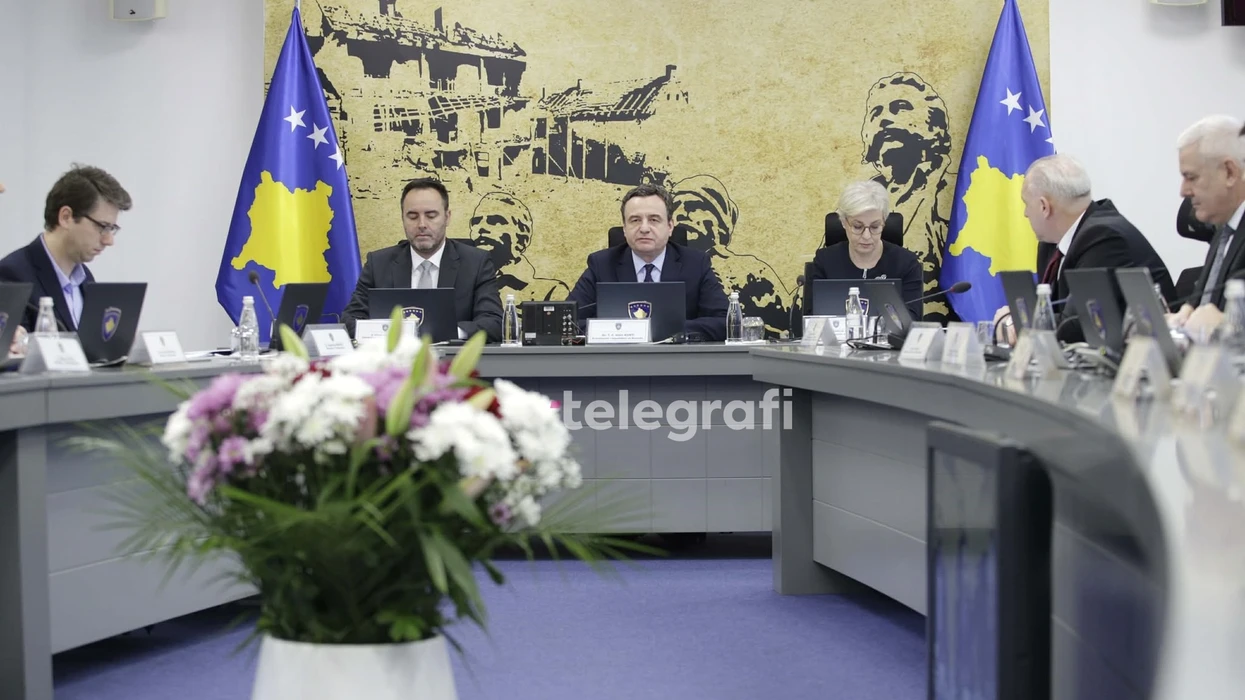 Qeveria miraton pagën e 13-të për sektorin publik