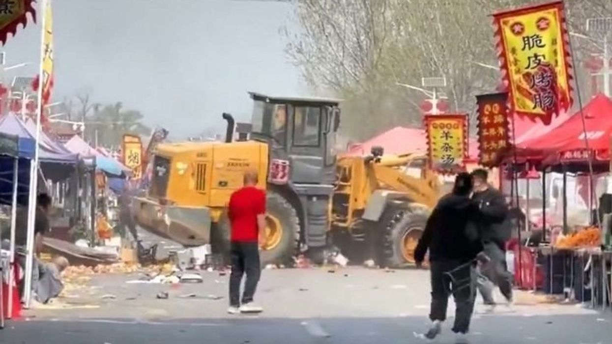 Një buldozer ‘bëri një xhiro të dhunshme’ në një treg të Pekinit – raportohet se ka viktima dhe të lënduar Një buldozer ‘bëri një xhiro të dhunshme’ në një treg të Pekinit – raportohet se ka viktima dhe të lënduar