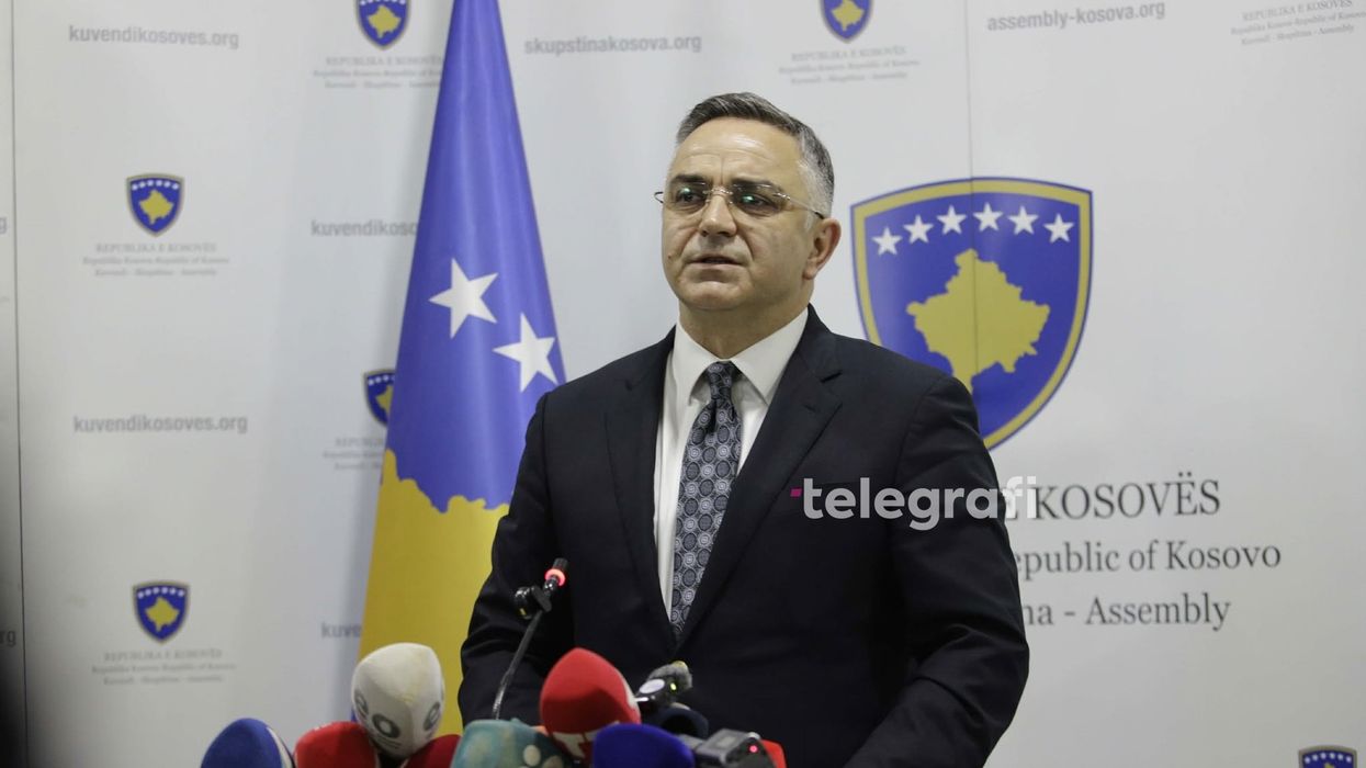 Besnik Tahiri kritikon procesin për presidentin: Është përgjegjësi e Kurtit Besnik Tahiri kritikon procesin për presidentin: Është përgjegjësi e Kurtit