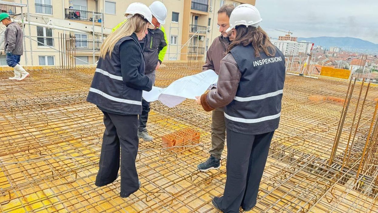 Punimet ndërtimore në fazën e betonimit nën vëzhgimin e Inspektoratit të Fushë Kosovës Punimet ndërtimore në fazën e betonimit nën vëzhgimin e Inspektoratit të Fushë Kosovës