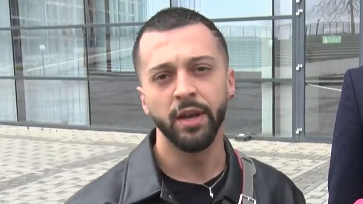 Gjesti falënderon fansat e tij: Janë të çmendur, kurrë nuk më kanë lënë vetëm, as unë nuk do t’i lë Gjesti falënderon fansat e tij: Janë të çmendur, kurrë nuk më kanë lënë vetëm, as unë nuk do t’i lë