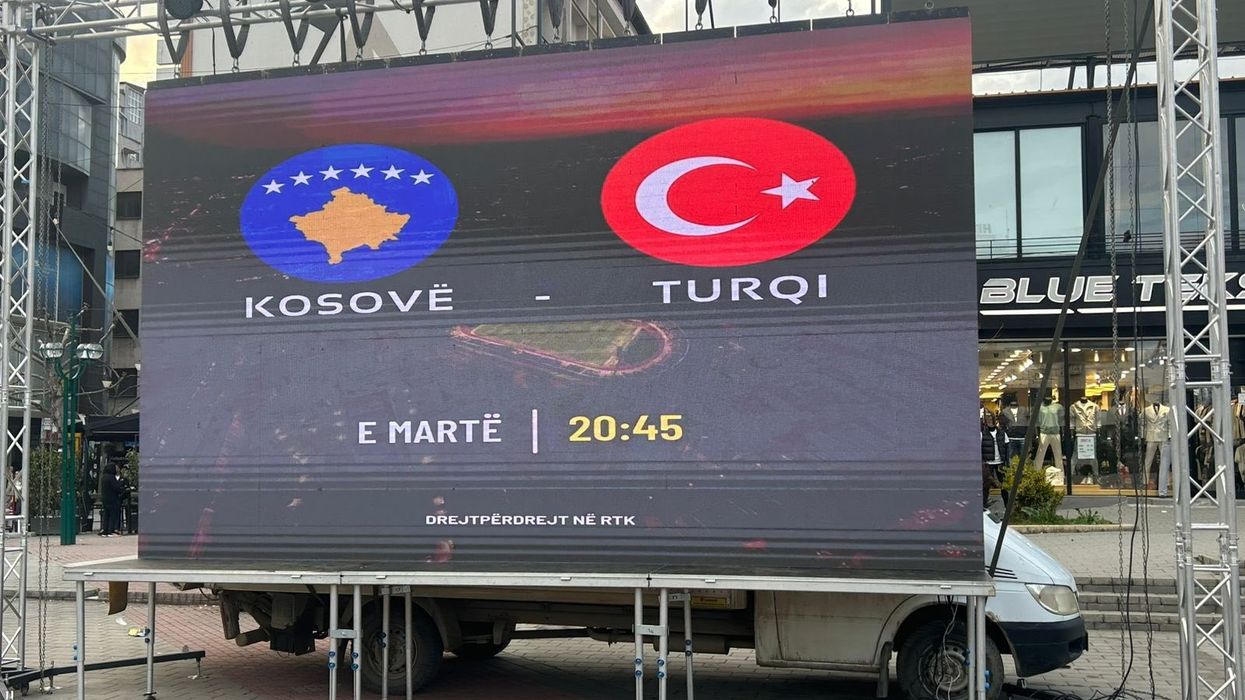 Komuna e Ferizajt organizon transmetimin e ndeshjes Kosovë–Turqi në sheshin “Adem Jashari” Komuna e Ferizajt organizon transmetimin e ndeshjes Kosovë–Turqi në sheshin “Adem Jashari”