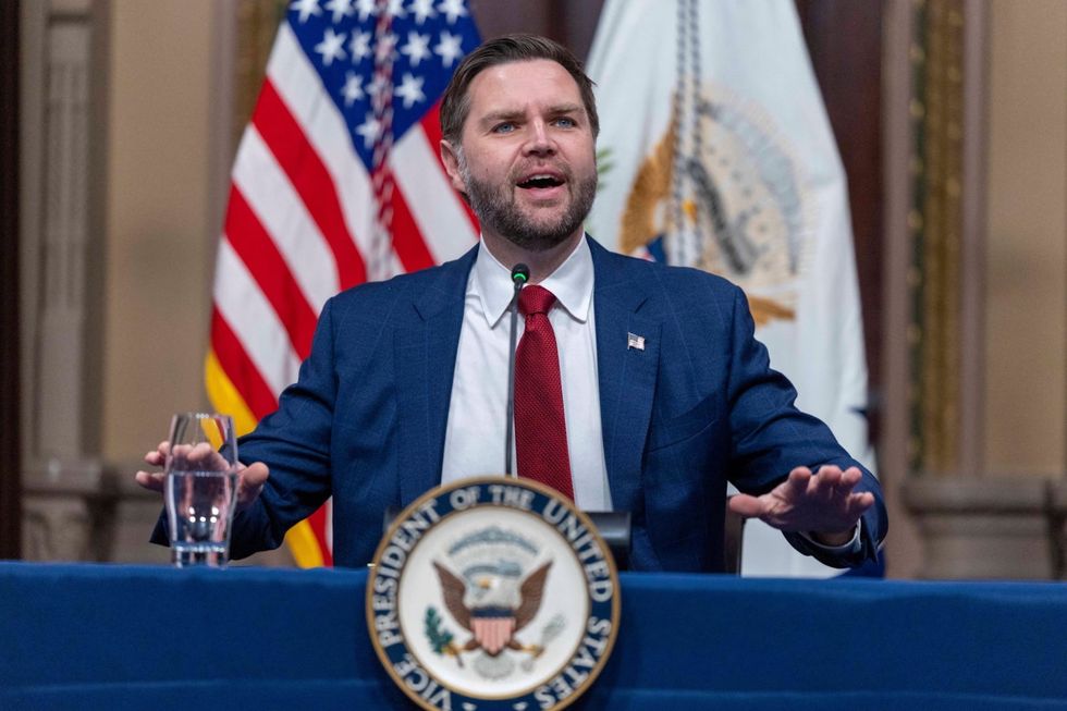 JD Vance thotë se alienët janë “demonë” dhe detajon obsesionin me UFO-t