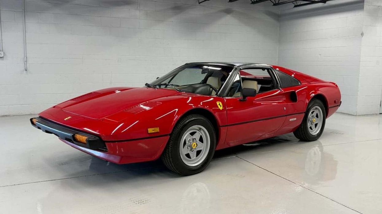 Ky Ferrari 308 GTS nga Magnum PI, mund të bëhet i juaji Ky Ferrari 308 GTS nga Magnum PI, mund të bëhet i juaji