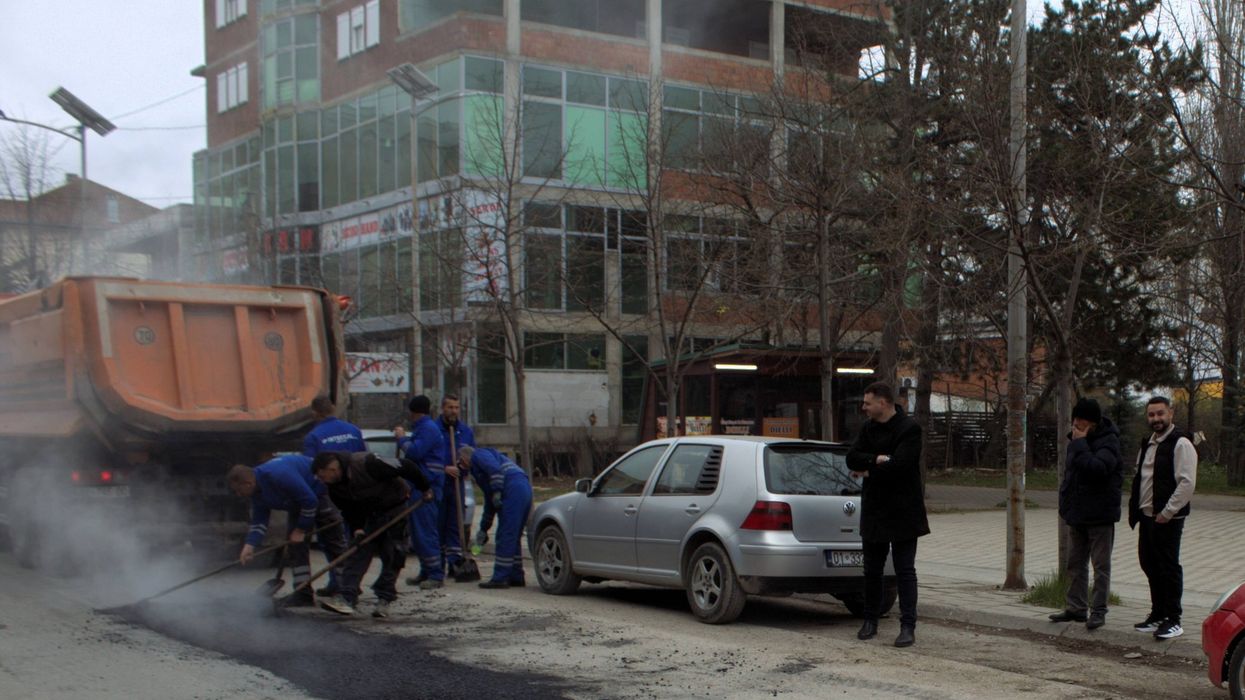 Komuna e Fushë Kosovës ndërmerr aksion për sanimin e rrugëve të dëmtuara Komuna e Fushë Kosovës ndërmerr aksion për sanimin e rrugëve të dëmtuara
