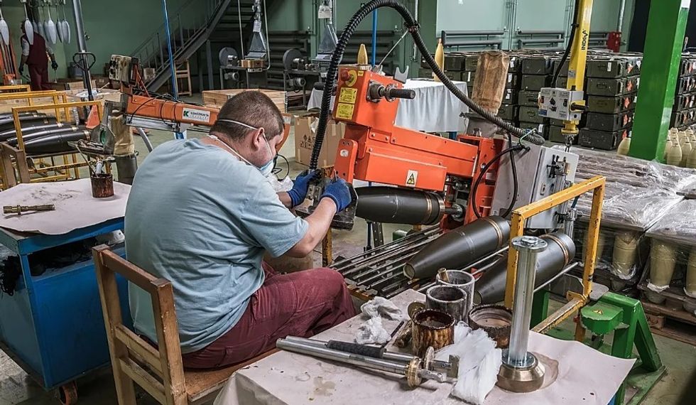 Ukraina nënshkruan marrëveshje 10-vjeçare për mbrojtje me prodhuesin e armëve Bullgarinë