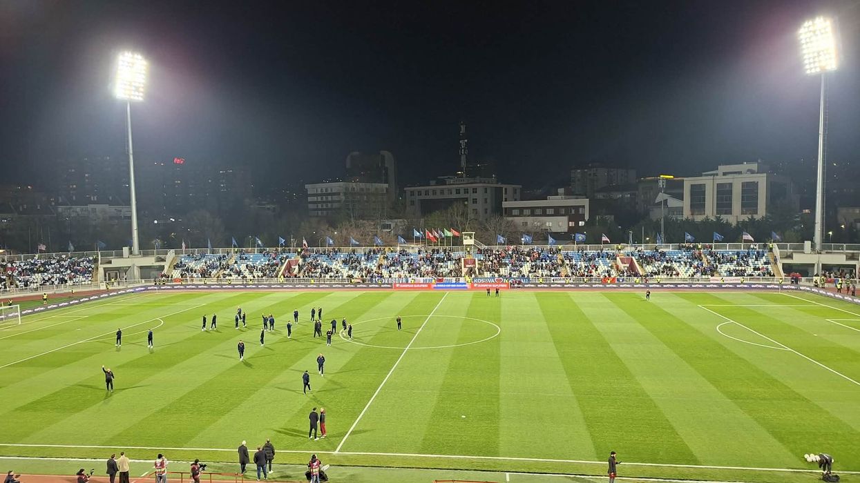 Lojtarët e Kosovës dalin në fushë për të inspektuar terrenin ku do të luhet ndeshja Lojtarët e Kosovës dalin në fushë për të inspektuar terrenin ku do të luhet ndeshja