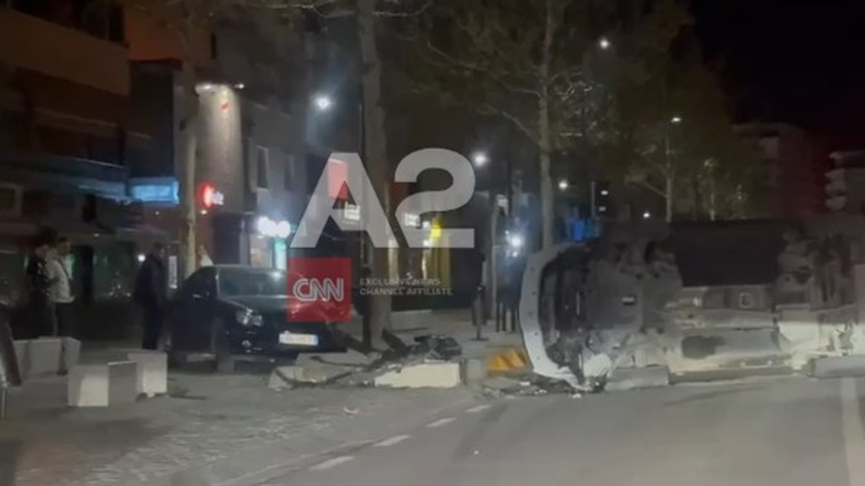 Ndjekje si në filma në Vlorë, makina me drejtues 14-vjeçarin përplas disa automjete, lëndohen dy efektivë