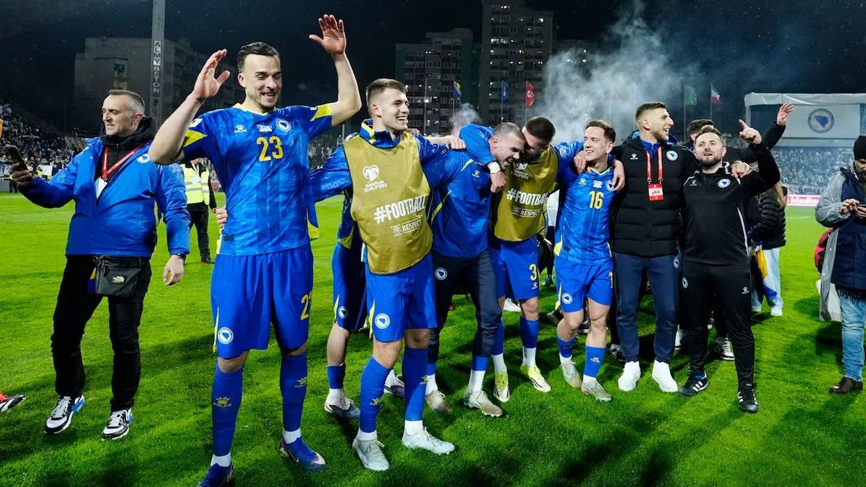 Mediat botërore po bëjnë bujë për fitoren e Bosnjës: 'Azzurrët' i'u nënshtruan ferrit të Zenicës, boshnjakët ishin të ftohtë në penallti Mediat botërore po bëjnë bujë për fitoren e Bosnjës: 'Azzurrët' i'u nënshtruan ferrit të Zenicës, boshnjakët ishin të ftohtë në penallti